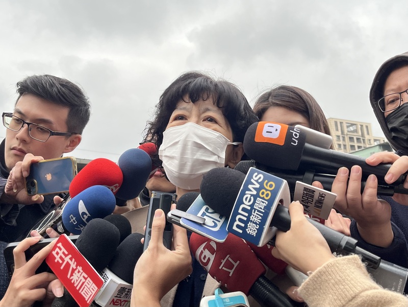 前民眾黨主席柯文哲返回台北看守所後，其妻子陳佩琪怒喊「司法迫害人權」。圖／中央社