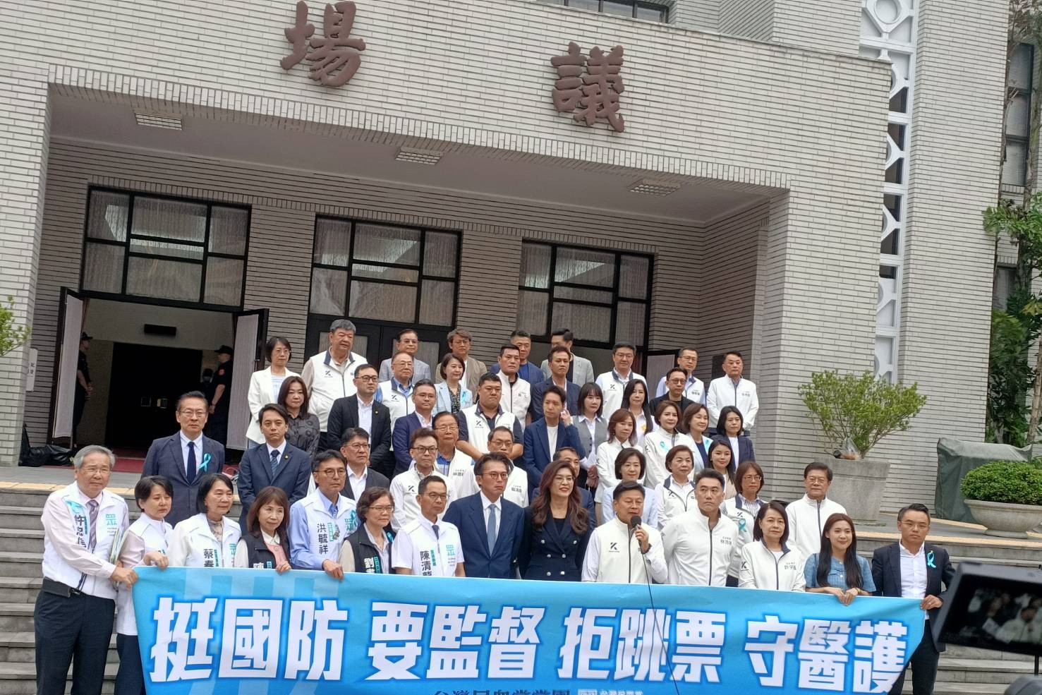 軍購案三讀通過　傅崐萁：粉碎各行綠友友成軍火商　鄭麗文：不讓民進黨撈油水