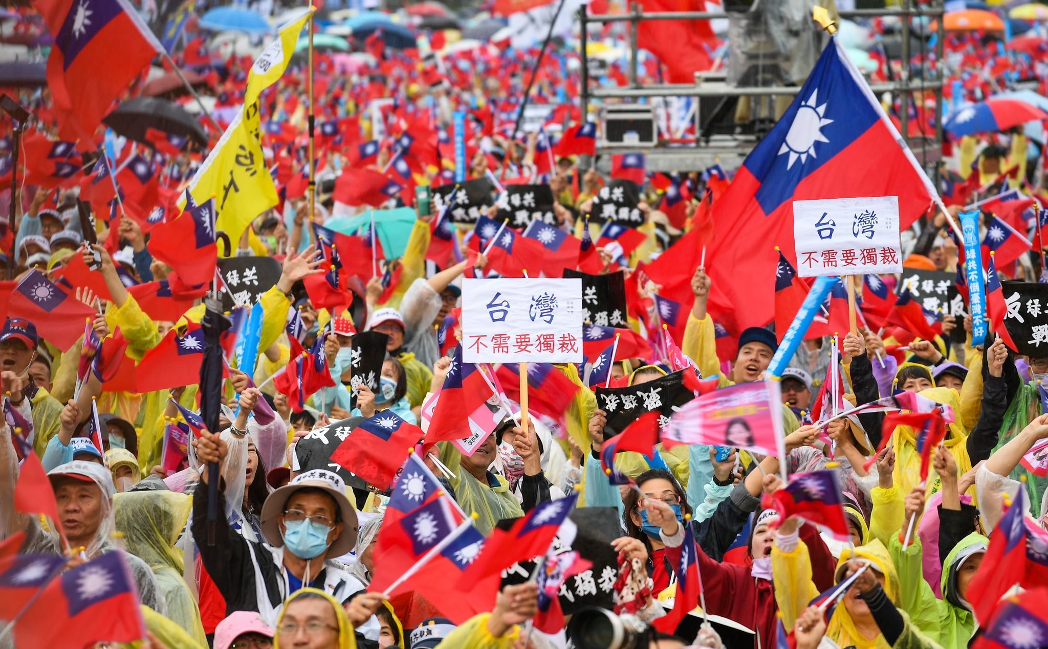 【梅花社論】台灣難逃三把刀  在野制衡賴政府