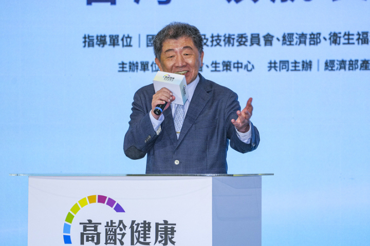 ​徐巧芯分享陳時中21句疫情幹話　粉專精華剪輯引網嘆：當時真的是囂張