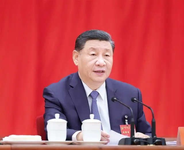 中共20屆三中全會18日閉幕後，央視及新華社在晚間報導三中全會相關訊息時，習近平健康出問題傳言已不攻自破。圖／取自新華社