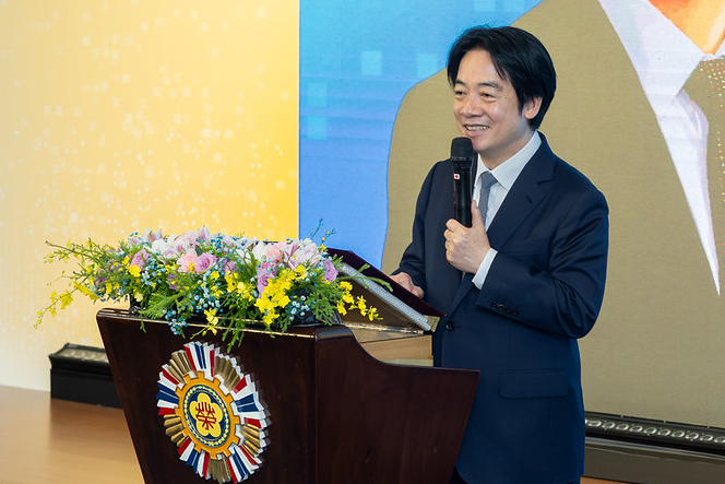 【梅花評論】不是「書店店員」   人民需要知道施政優先的總統