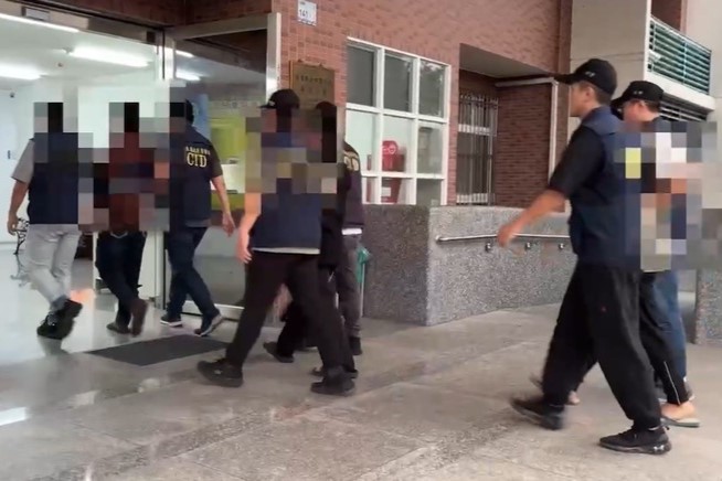 屏東一間KTV發生酒客鬥毆案，一名陸軍士兵意外捅死另一名海軍陸戰隊士兵，14日經法官裁准羈押禁見。圖/中央社