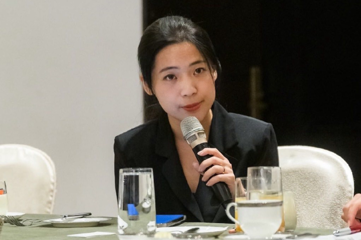 民防手冊超落漆！徐巧芯曝「緊急狀況仍要下載APP」　顧立雄認：再檢討