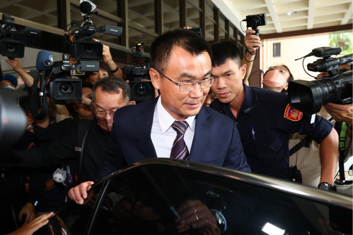 控陳吉仲獨厚超思進口蛋、發災難財挨告 邱毅一審獲無罪