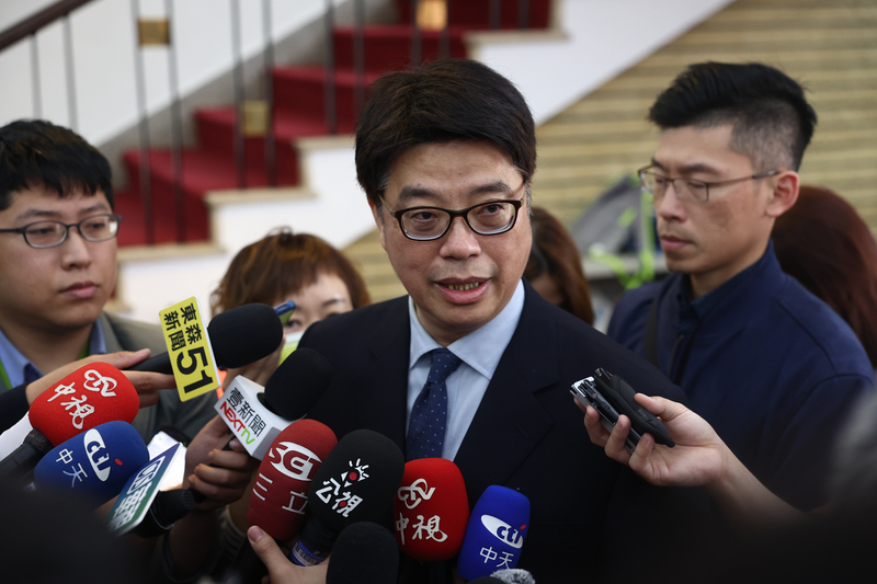 陸委會主委邱垂正點名藝人歐陽娜娜並表示，要歌誦中國就不要巴著台灣。圖／中央社