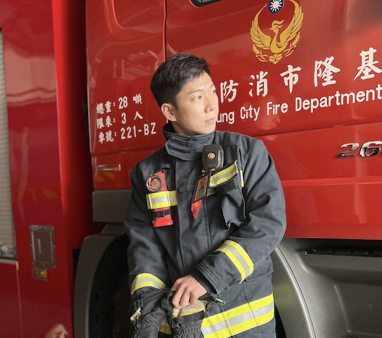 弟弟詹庭豪(圖)也是消防員。圖/取自基隆市消防局_臉書