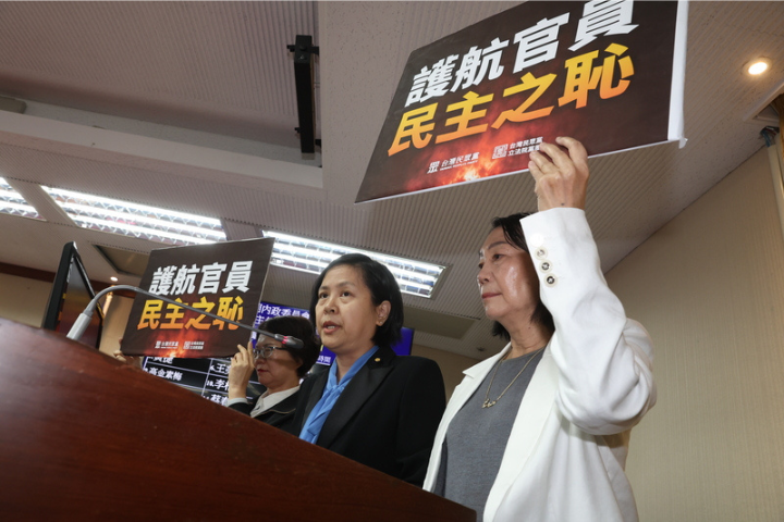 深夜淚崩直播！李貞秀控鍾小平造謠：從未有陸配放棄國籍成功過