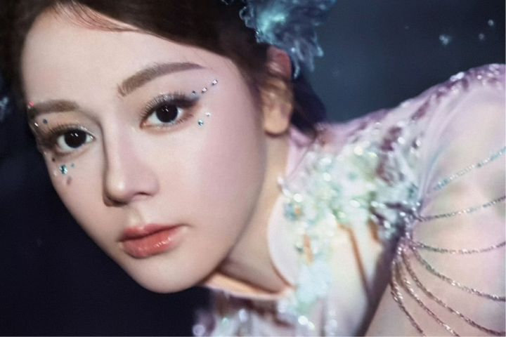 迪麗熱巴滯留杜拜　赴巴黎時裝周受阻　缺席DIOR大秀