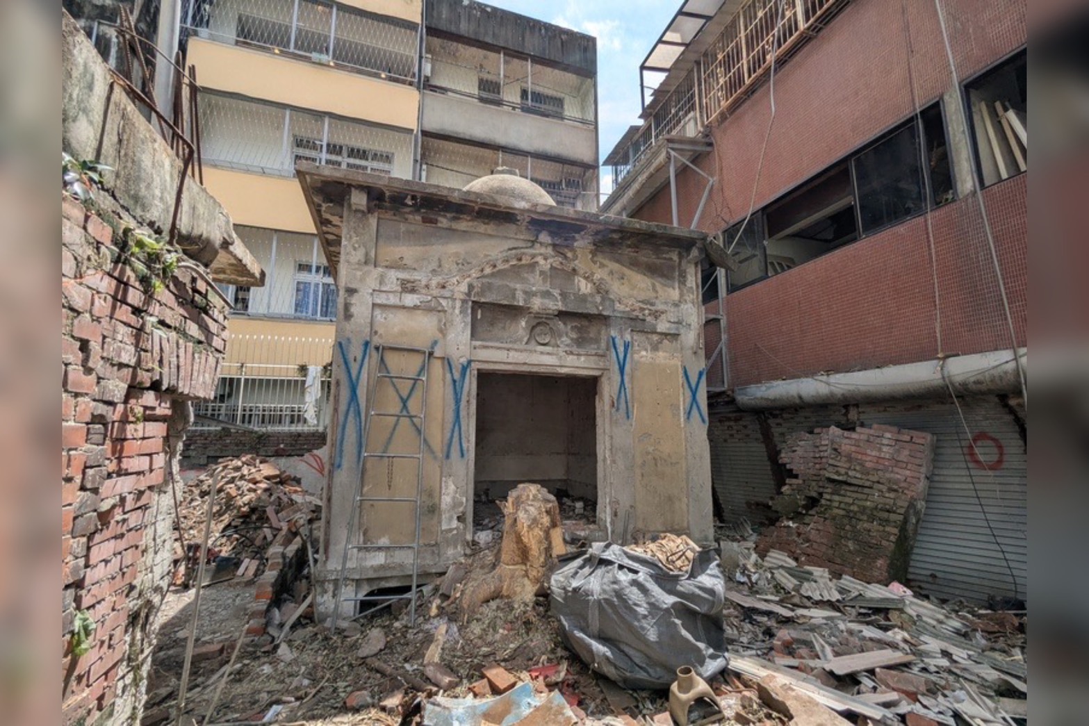 台中拆房拆出古蹟 神秘「卍」字建物疑為護國山台中寺遺址
