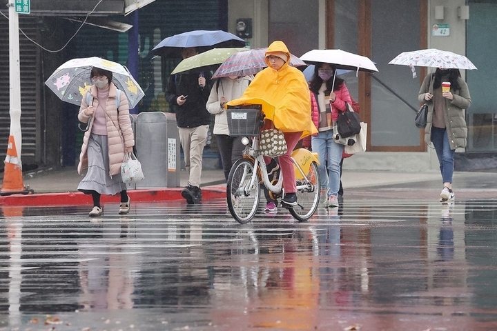 強烈大陸冷氣團發威　16縣市低溫特報注意保暖
