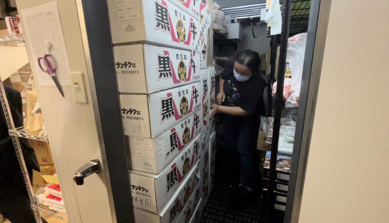 台中知名燒肉店被爆使用過期肉，然而業者稱過期肉是留給員工訓練用的。圖/中央社