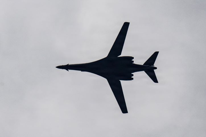 B-1於20世紀80年代中期開始服役,是美軍現役轟炸機中速度最快的機型,最高速度約可達1.2馬赫。圖/取自US Air Force