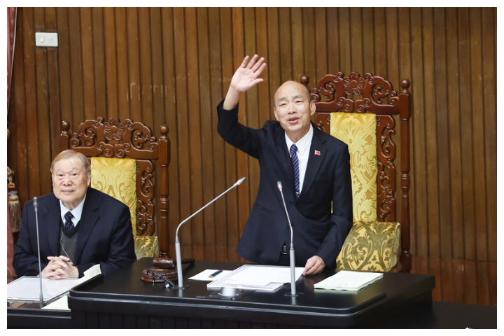 立法院長韓國瑜9日宣布《紀念日及節日實施條例》草案表決三讀通過，未來國定假日將增「4+1」。圖/中央社