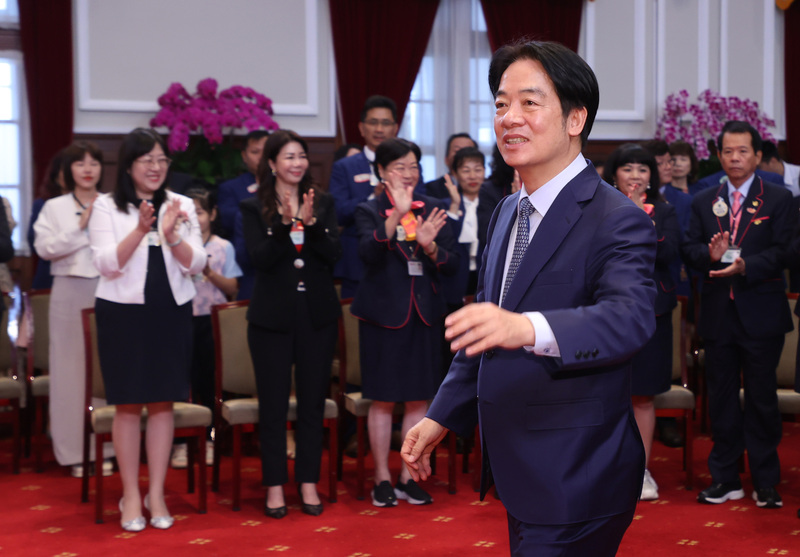 總統賴清德曾表示「陸生來台是教育史最黑暗一天」，藍營立委認為是昨是今非。圖為總統賴清德（前右）27日上午在總統府接見「國際獅子會300-E2區重要幹部」，圖/中央社