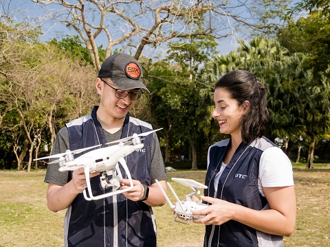 圖為大疆在歐洲推出的UTC無人機巡檢技術課程傳授，美禁令一下，恐對多數使用無人機的機構產生極大不便。圖／取自大疆創新官網