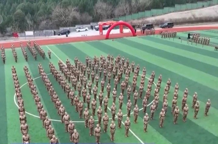 2025年上半年上海所徵新兵，大學畢業生占比達77%，創上海歷史新高。圖/取自央視