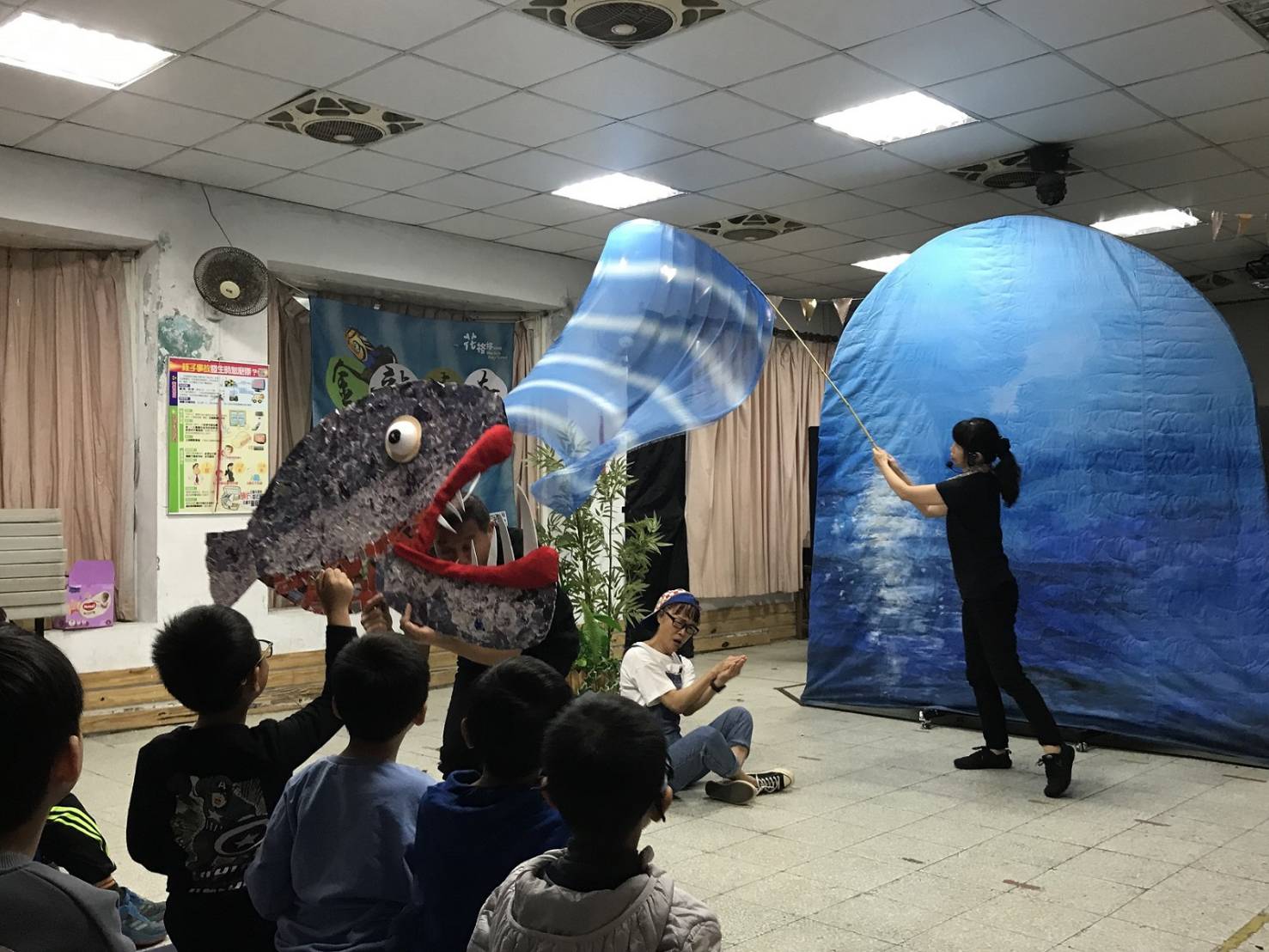 教育部表示，7月30日之前將由縣市政府提出各區域設置「區域教育資源中心」劃分方式，協助偏鄉學校處理重疊的事務性行政工作。圖中人物與新聞無關。圖/教育部提供