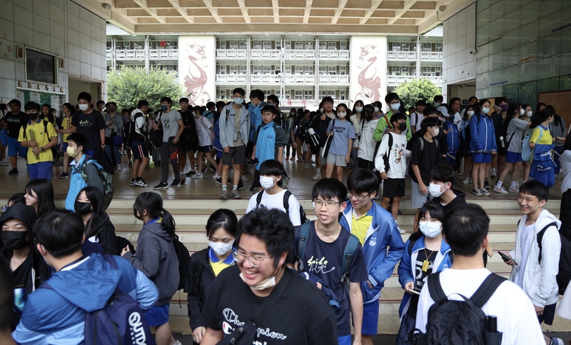 國中教育會考結束，18萬考生總算能鬆一口氣。圖/中央社