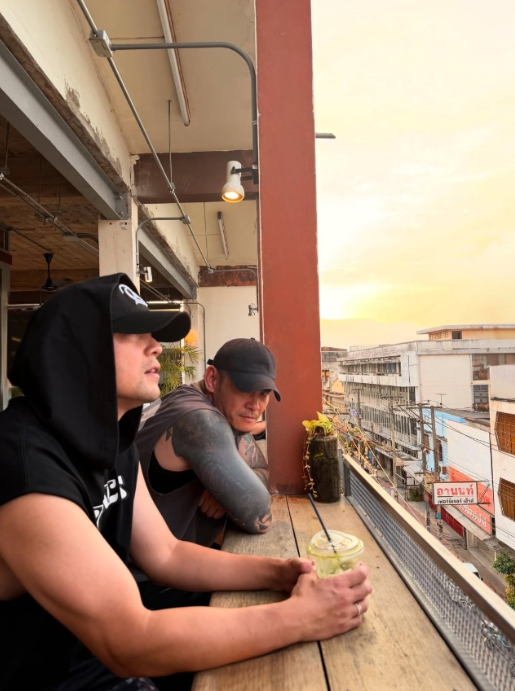 周杰倫說,他在尼斯時常到馬蒂斯故居外停留,有時站在窗邊陽台凝望遠處發呆許久。圖/取自周杰倫 IG