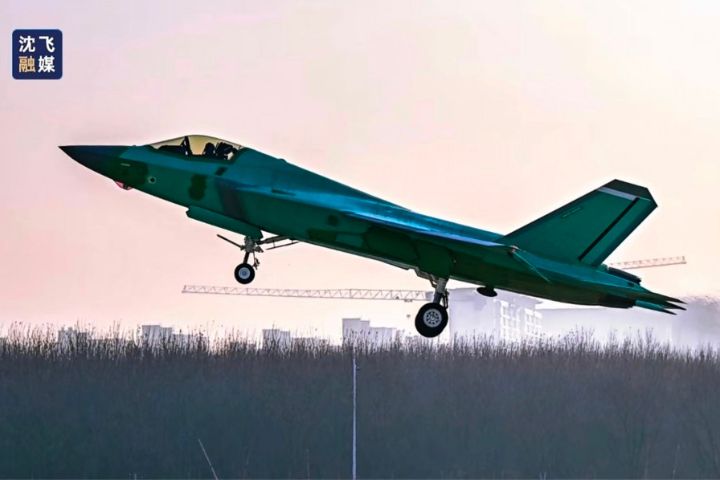 殲-35所使用的綠色塗裝為中共海軍新一代艦載機標準防鏽底漆。圖/取自瀋飛融媒