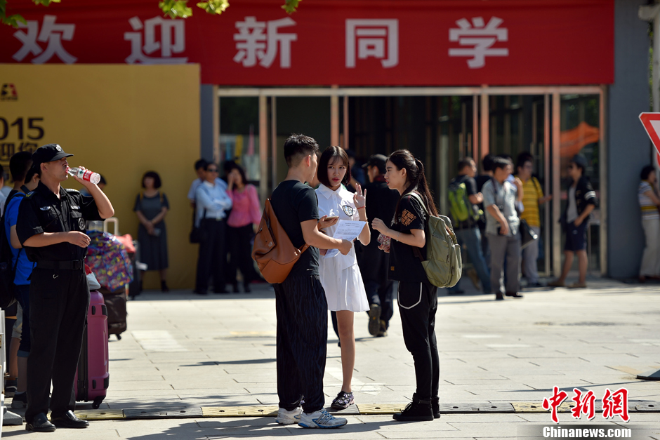 現今兩岸間的就學途徑多樣，兩岸婚姻子女在台就讀人數占比高；台生赴大陸就讀也有相應的招生政策。圖／中新社