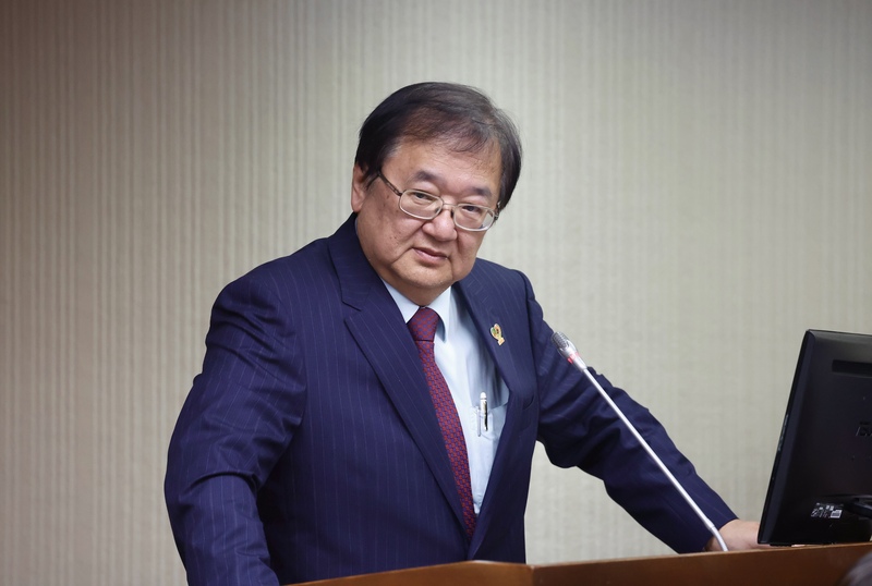 各地醫院缺乏護理人力而掀關床潮，衛福部卻公布脫節數據稱護理人員、病床數皆增加，對此衛福部長邱泰源致歉並表示數據無法反映現況。圖/中央社
