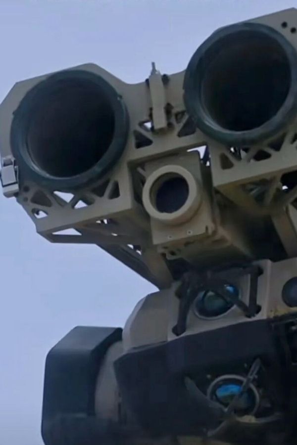 解放軍戰鬥機器人，依照任務需求區分不同型號，如搭載雙管DZJ-08式80毫米單兵攻堅火箭筒的「攻堅型」。圖/取自央視