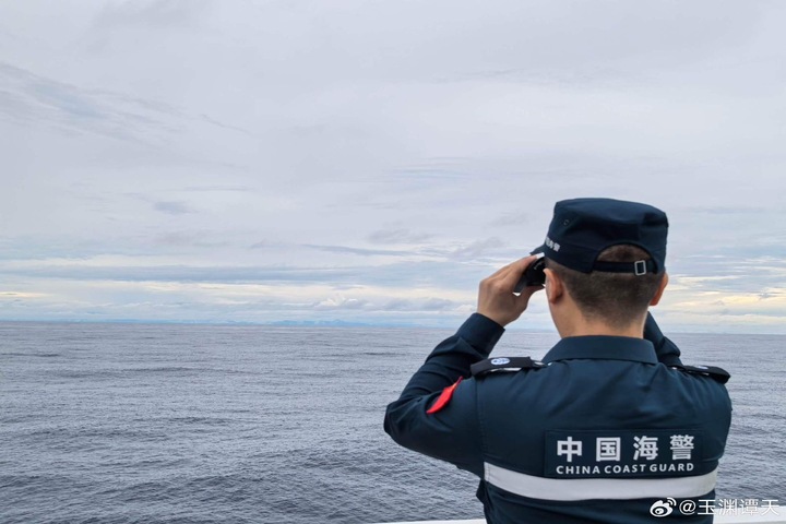 「玉淵譚天」公布聲稱大陸海警在台灣東部海域執法的照片。圖/取自《微博》玉淵譚天公眾號