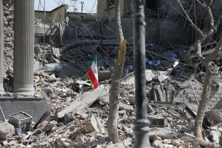 【伊朗危機】開戰首日夷平哈米尼官邸！消息人士：新領袖穆傑塔巴腿骨折