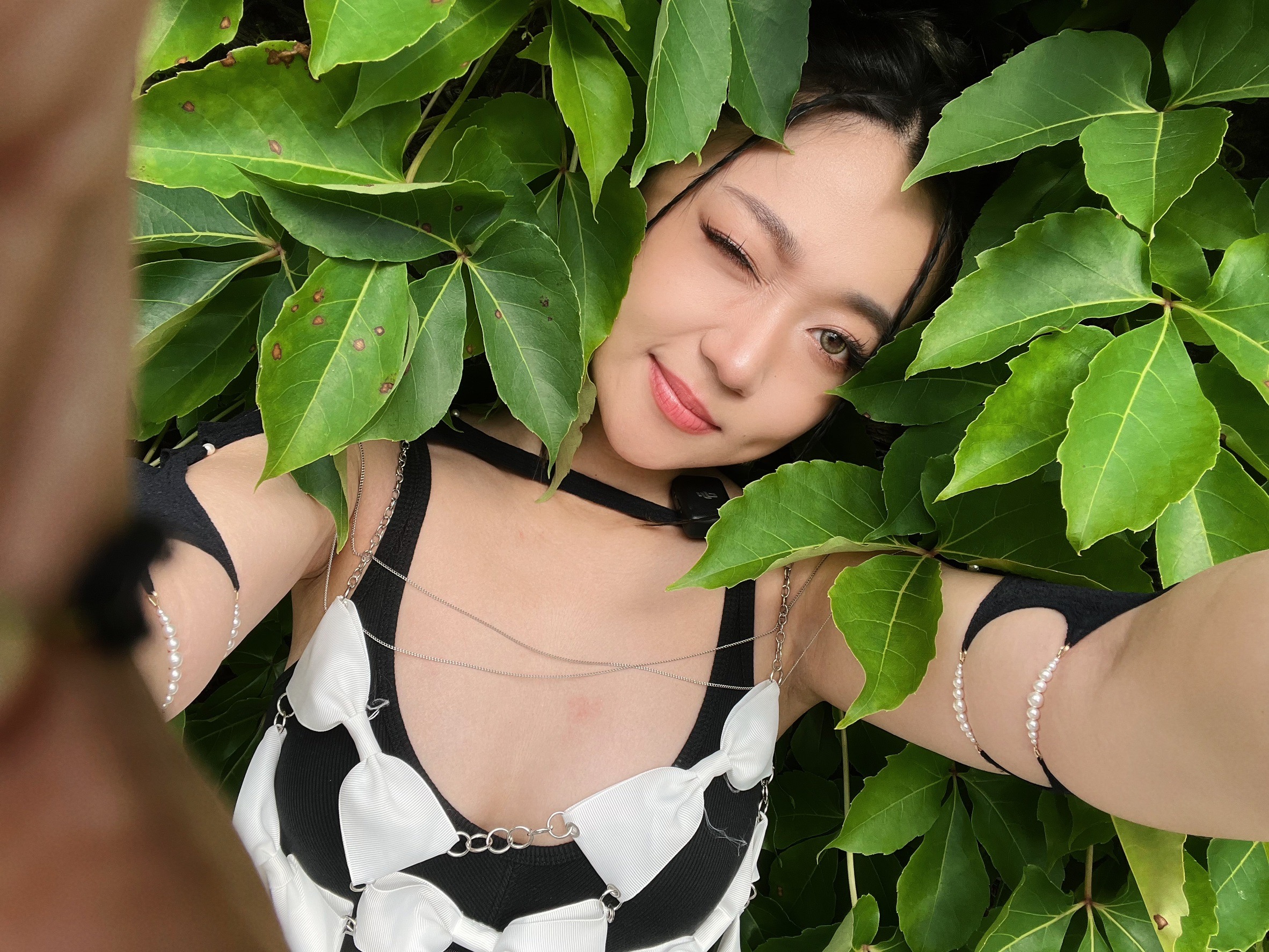 26歲來自北京的創作歌手錢潤玉，小時候媽媽覺得她太活潑送去學琵琶，現在成為唱作歌手，將琵琶融入創作之中。圖/觸底而上提供