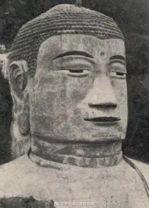 翻看樂山大佛歷史，修復的次數不下幾百次。圖/取自南寧理工學院微博