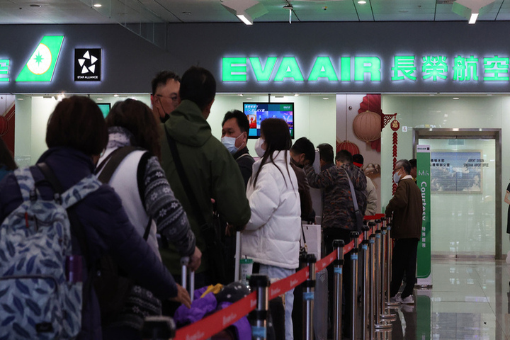 長榮航空機師可能在春節連假發動罷工，恐影響連假輸運。圖/取自中央社