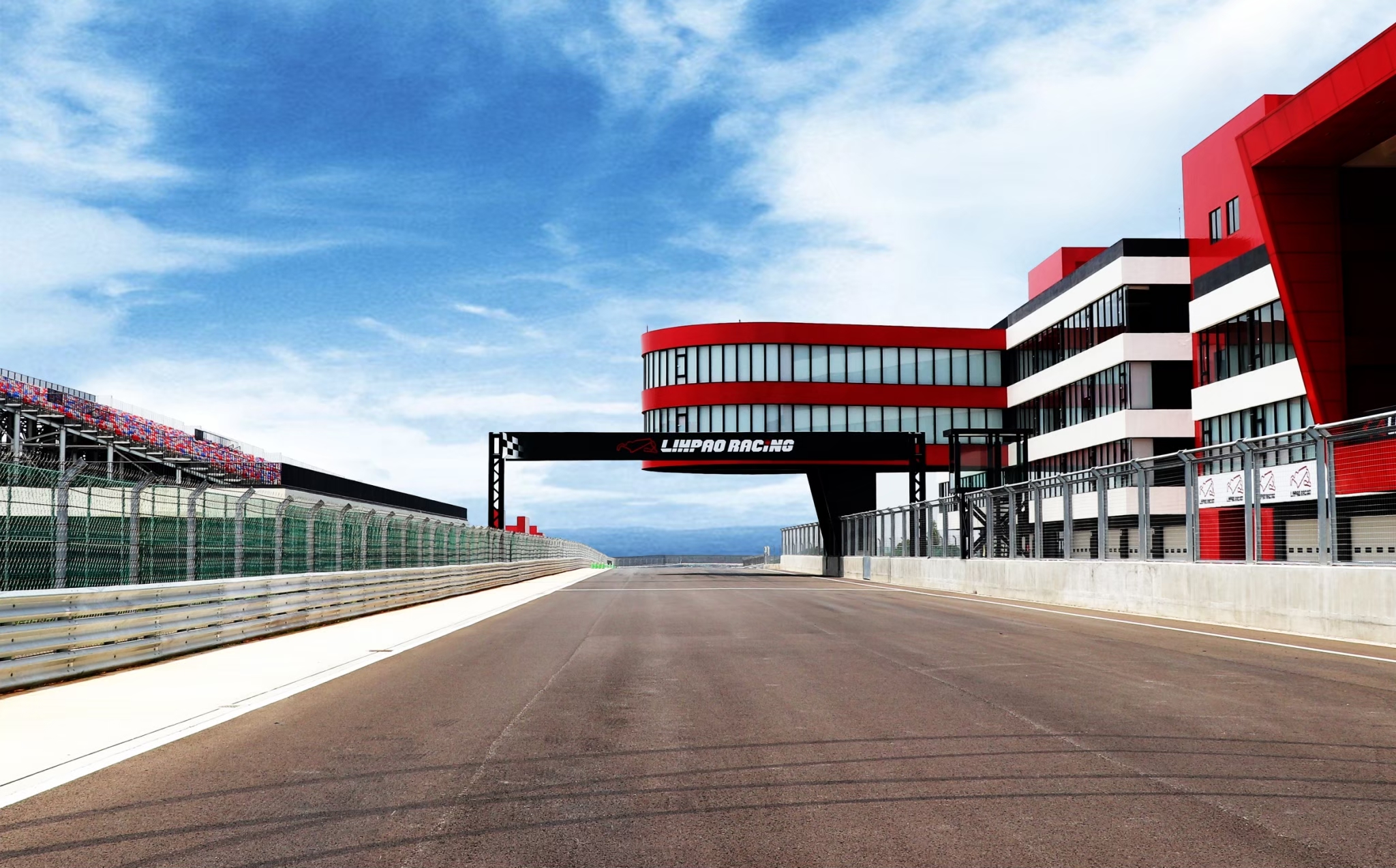 圖5.全球知名跑車保時捷選定在麗寶國際賽車場成立亞太地區第一座「Porsche Driving Center駕駛體驗中心」。圖/麗寶提供