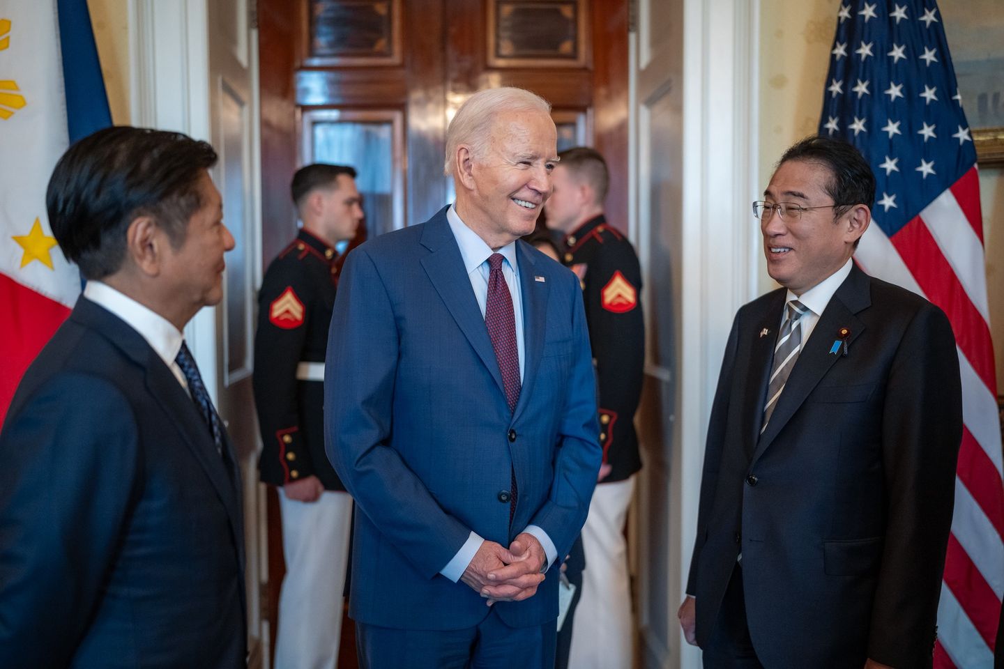 拜登11日在白宮會見日本首相和菲律賓總統，這是三國舉行的首次峰會，標誌著對中國的進一步施壓。圖/取自白宮臉書