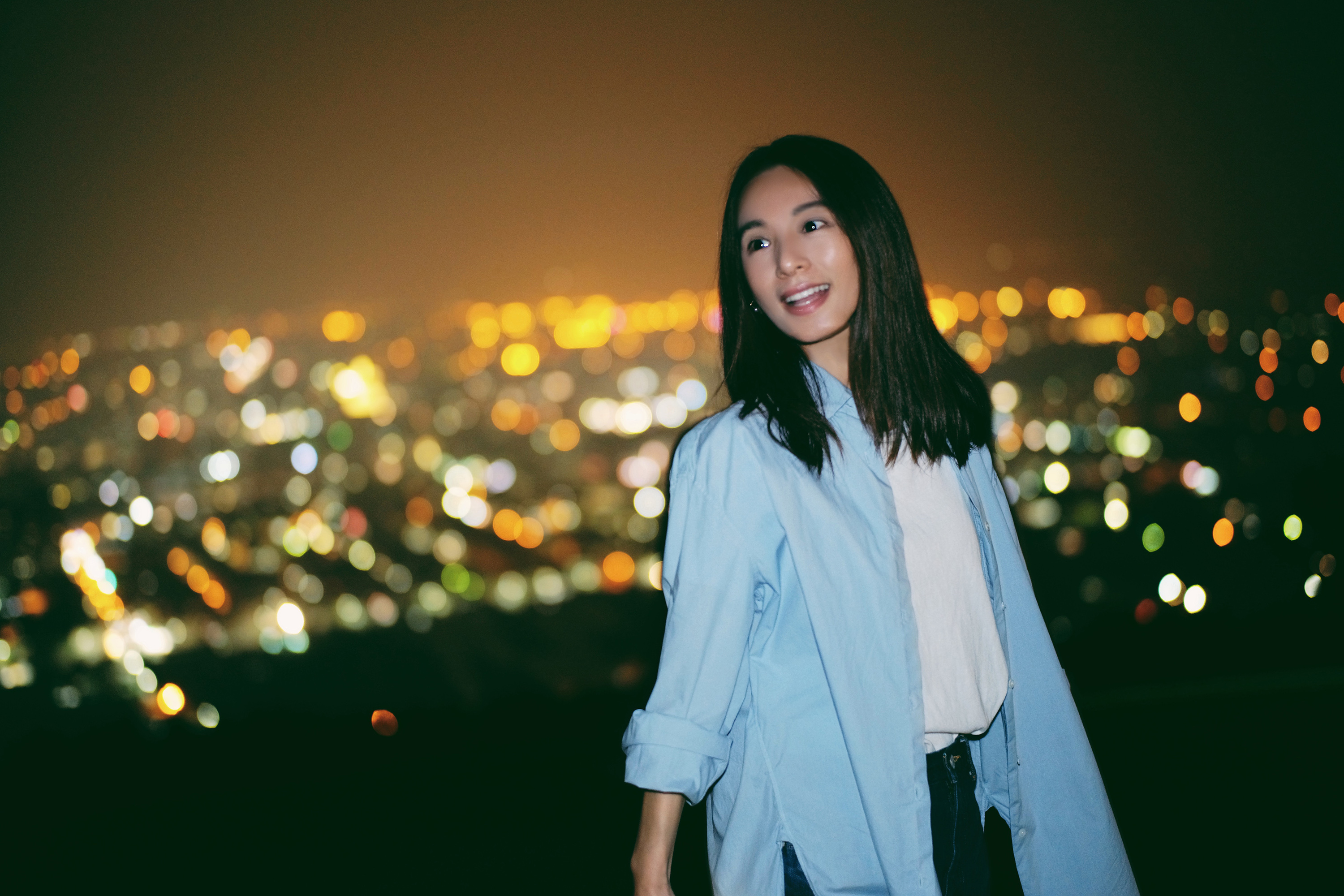 田馥甄〈田調〉Live in Life 野地小巡其中一站選在南投埔里虎嘯山嵐飛行場演出，當地以夜景著名。圖/何樂音樂提供