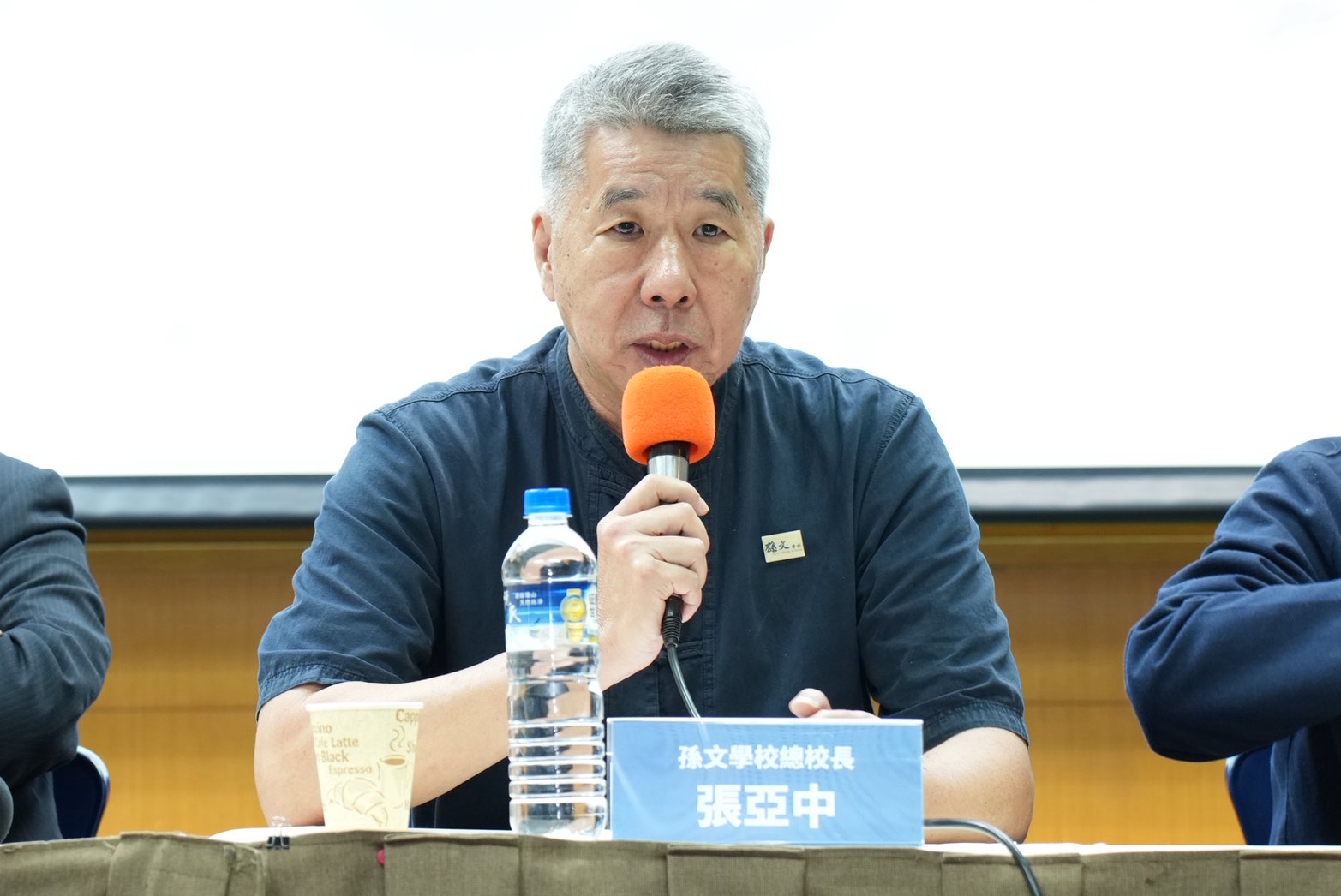 由梅花媒體集團主辦、中華婦女黨協辦的「導正史觀，放眼未來」紀念台灣光復80周年研討會22日登場。圖為孫文學校總校長張亞中。圖/記者陳思豪攝