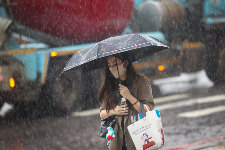 鋒面加西南風影響各地天氣不穩定　未來一周水氣逐漸減少