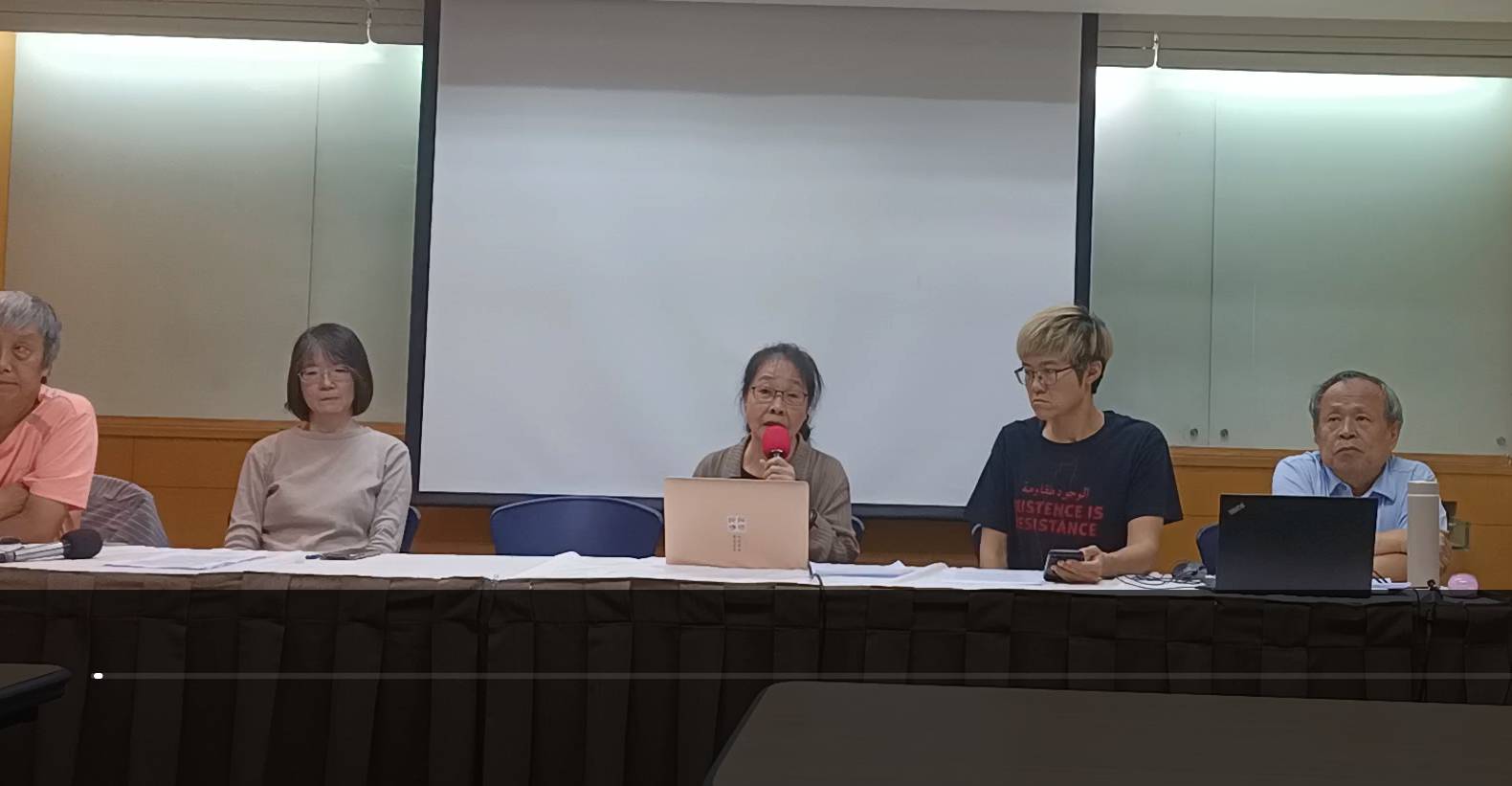 學界、社運界75名人士26日發表「捍衛台灣民主法治與和平安全聲明」。圖/記者簡立欣攝