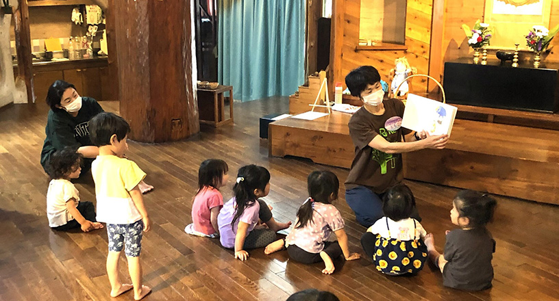 因生育政策缺乏有效整合與長遠規劃，加上未婚人口快速增加，日本生育率已連續9年下降，創歷史新低。圖／取自東江寺學園東江幼稚園