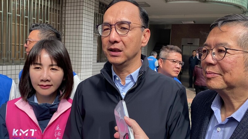 國民黨主席朱立倫（中）21日在彰化強調，相信「韓江配」會堅定往前走，團進團出。 中央社