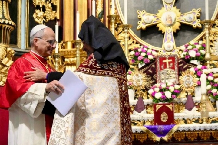 教宗良十四世抵貝魯特　嚴正呼籲黎巴嫩「放下私利，做真正和平締造者」