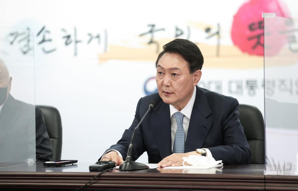 首爾西部法院18日下午針對南韓總統尹錫悅是否逮捕召開必要性審查，尹錫悅是否羈押當晚可出爐。圖／取自尹錫悅臉書