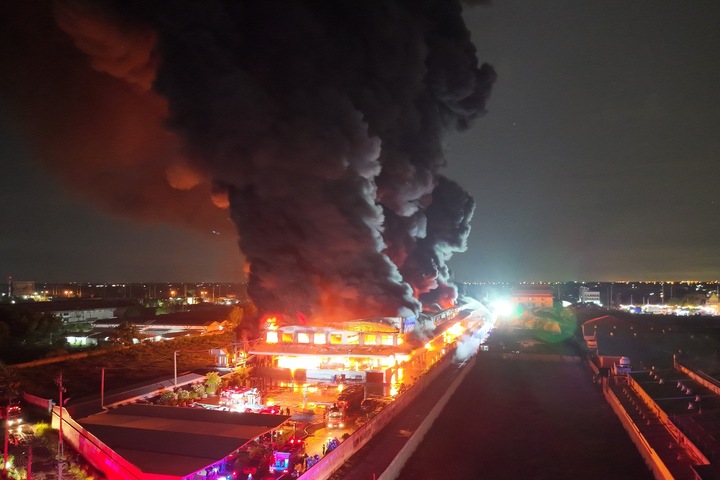 曼谷家具倉庫惡火延燒　空氣中致癌物濃度過高緊急疏散民眾