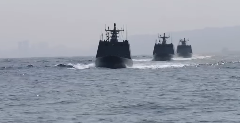 中共在台海進行軍演，我方海軍全程嚴密監控。圖/取自國防部發言人臉書