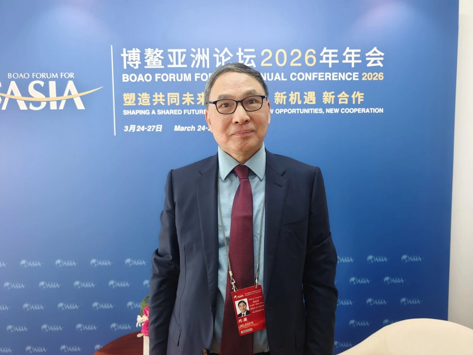 香港中文大學（深圳）公共政策學院院長鄭永年直言，若新能源車產業持續「內捲」，最終恐沒有贏家，「最後的贏家可能是特斯拉（Tesla）」。圖／取自北京日報