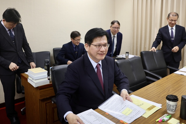 圖為外交部長林佳龍，他日前替同屬正國會的綠委林岱樺宣傳造勢晚會引起關注。圖/中央社