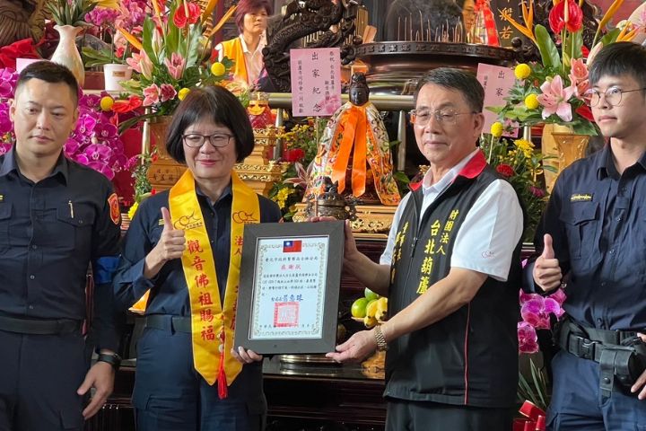 觀音佛祖慈悲護警　台北葫蘆寺捐贈士林警分局350條戰術止血帶