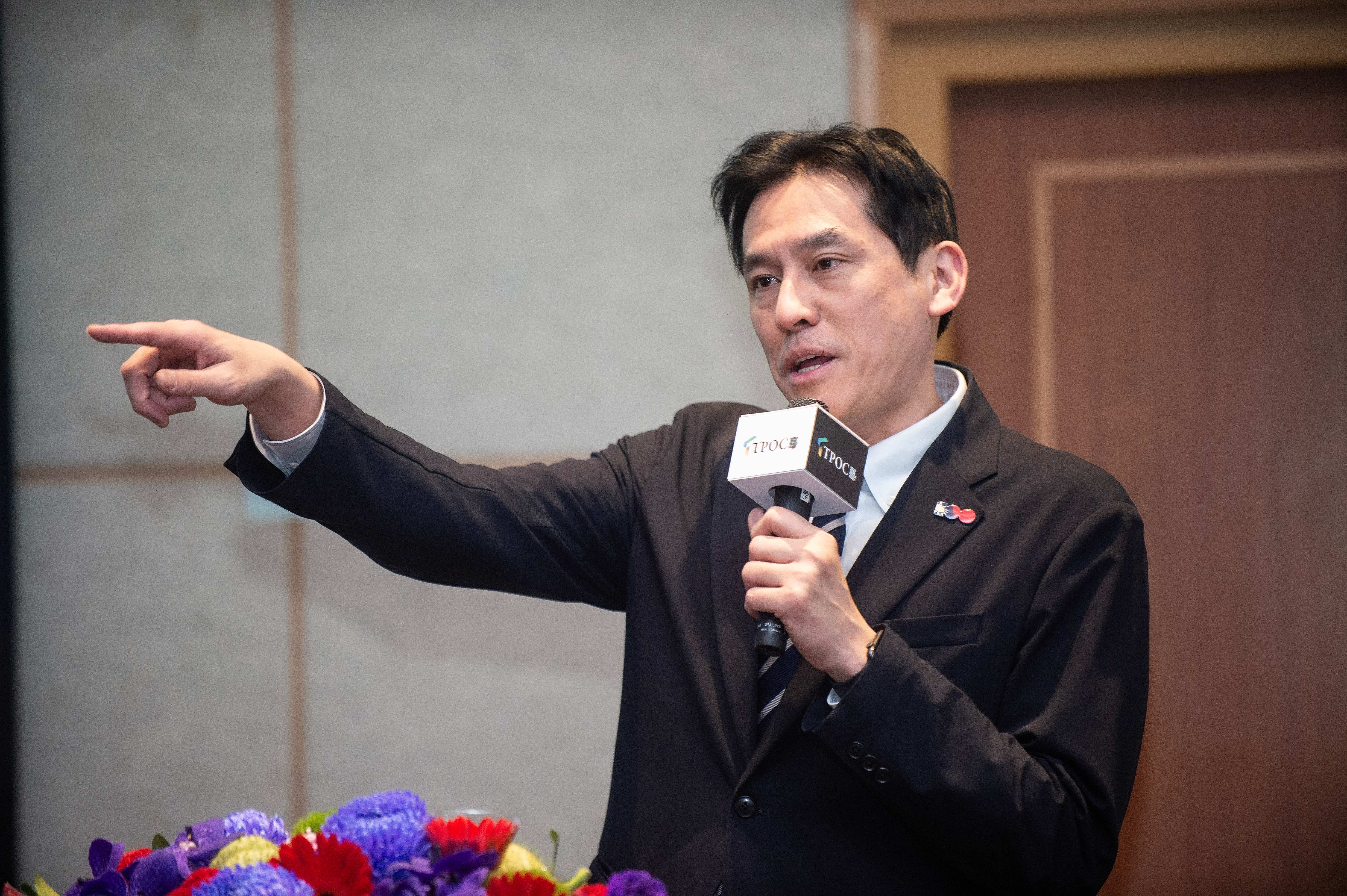 資深媒體人黃暐瀚21日表示，除非台灣人疑美遠高於疑中，否則他預言總統賴清德2028年會繼續贏得大選。圖/記者陳思豪攝