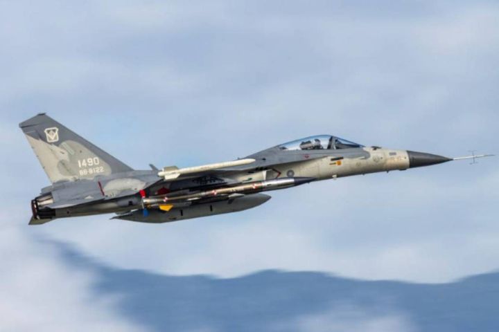   先前曝光的空射型雄三飛彈（圖）外，此次傳出的超長程雄風飛彈備受關注。圖/取自IDF經國號粉專